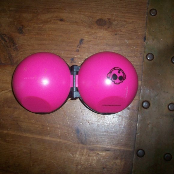 Portable Speaker 3.5mm Audio Jack, Pink Clamshell Style Wired Travel Mp3 ipod - Picture 6 of 6